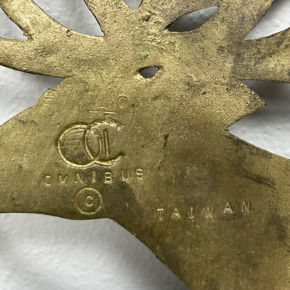 7” Round Solid Brass Stand With Deer Head. - Picture 4 of 8